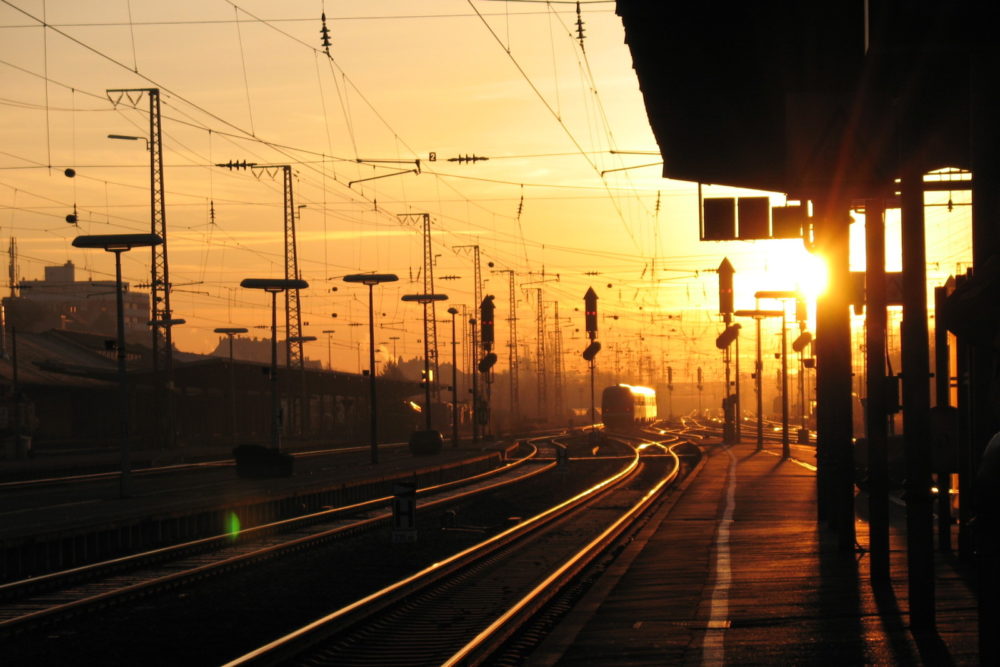Gleißendes Gleisfeld des Fürther Hauptbahnhofes (Foto: Ralph Stenzel)